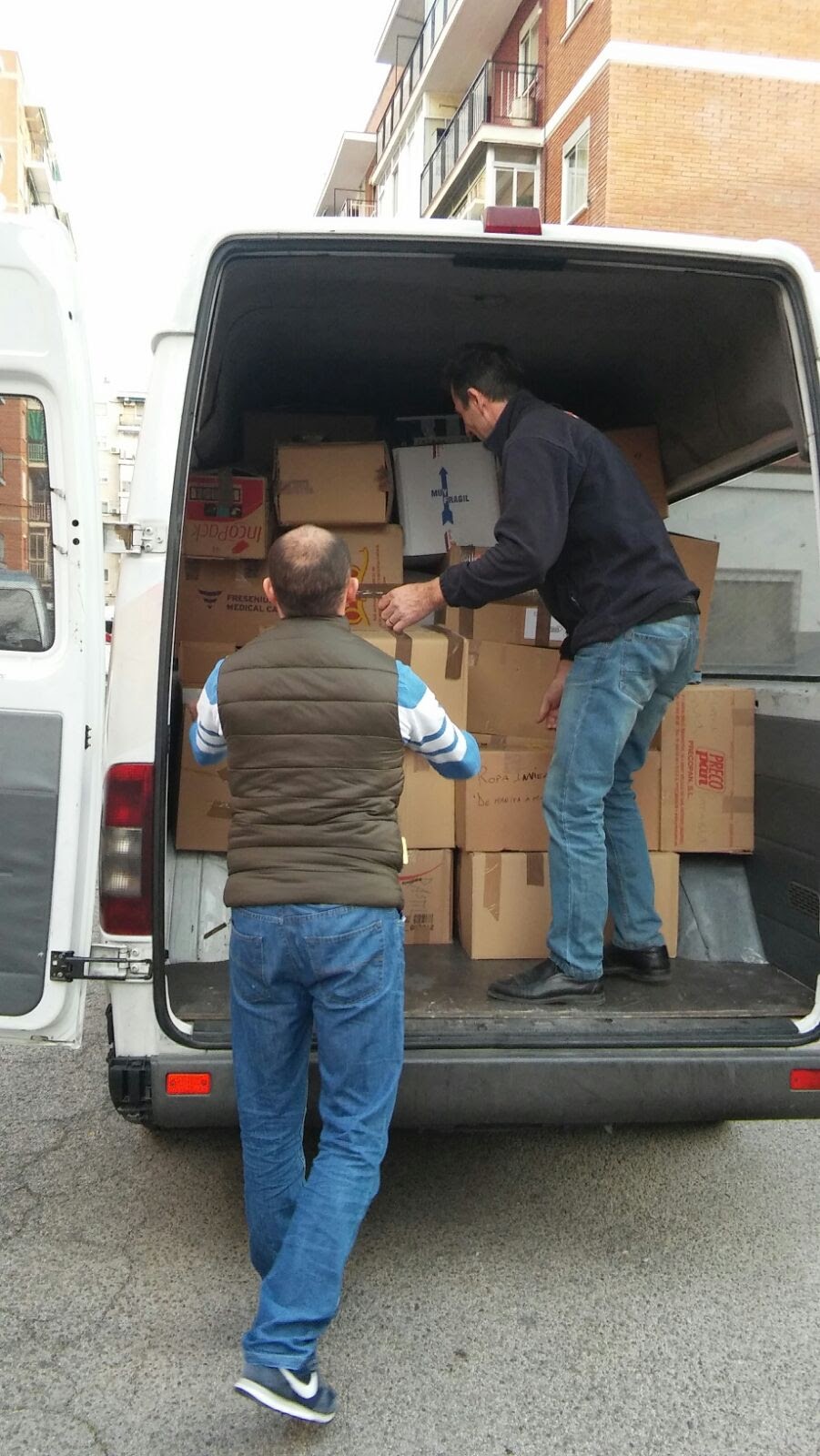 Campaña Solidaria : Provida Dona al  Orfanato Filantropía Sebas, en Rumanía, 1000 kg de ropa